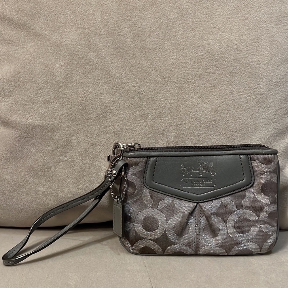 Coach Maggie Wristlet Gray / Silver
